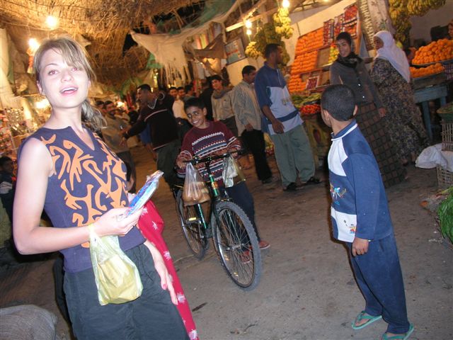 lakydavosi turguje.JPG